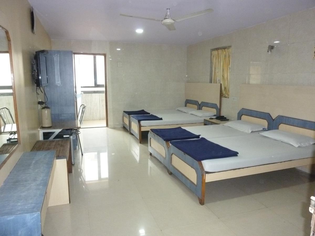 Hotel Stars Mumbai Room photo