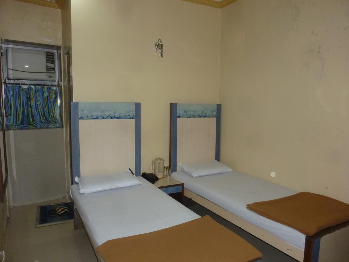 Hotel Stars Mumbai Room photo