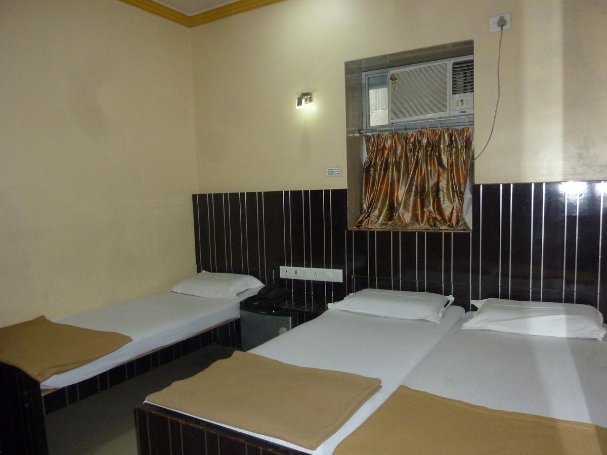 Hotel Stars Mumbai Room photo