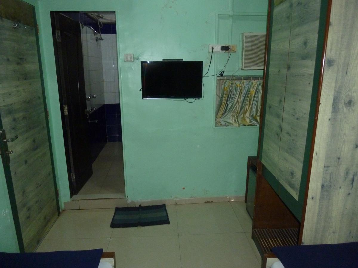 Hotel Stars Mumbai Room photo